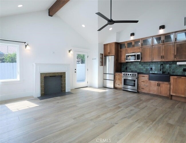 Photo - 446 W 40th St