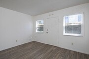 Photo - *OPEN HOUSE: 10/4 11:30AM-12:30PM* Cottage... Unit 1528 1/2