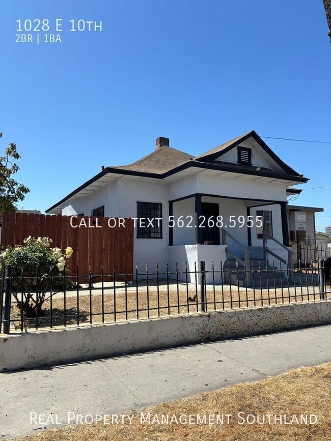 Photo - 1028 E 10th St Apartment