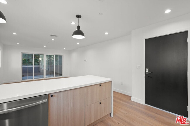 Photo - 1331 N June St Unit 1/4