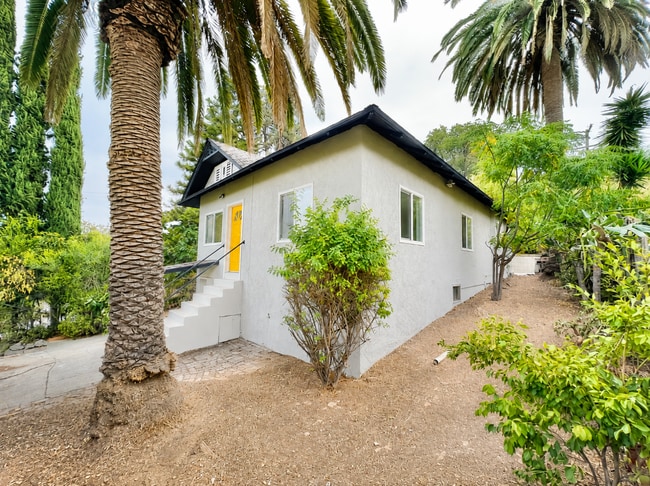 Building Photo - 6146 1/2 Mesa Avenue