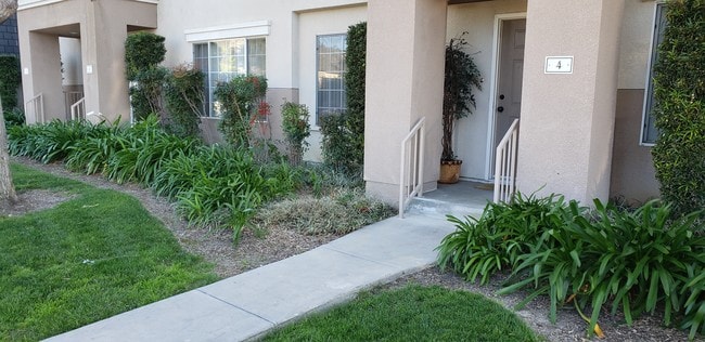 Photo - 19250 Hamlin St Townhome