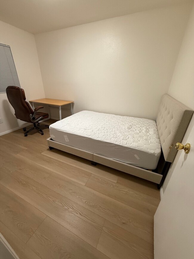 Photo - 750 Kostner Dr