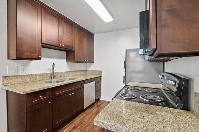 Photo - Emerald Court Apartments