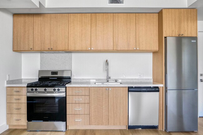 Photo - The Overland 16