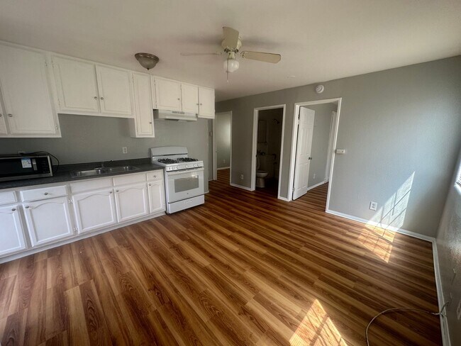 Photo - 4554 N Lakewood Blvd Unit 4558