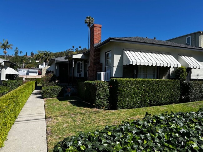 Building Photo - 2 Bedroom 1 Bath Duplex for Rent in Uptown Whittier