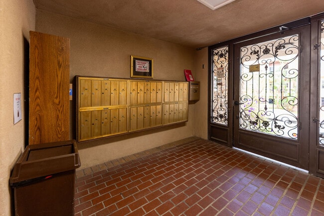 Photo - 1525 S Saltair Ave