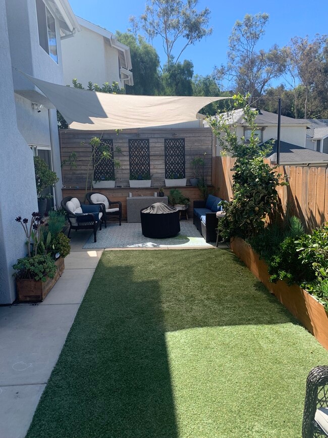 Photo - 2406 Maravilla Way