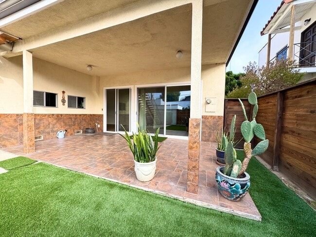 Photo - Beautiful 5 Bedroom House in Belmont Heights!  Pet-Friendly!