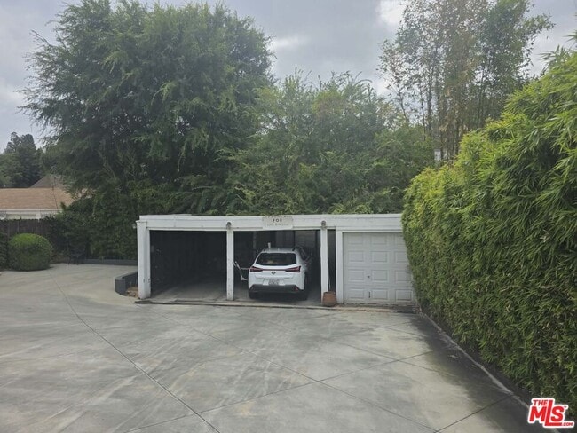 Photo - 2500 Hyperion Ave