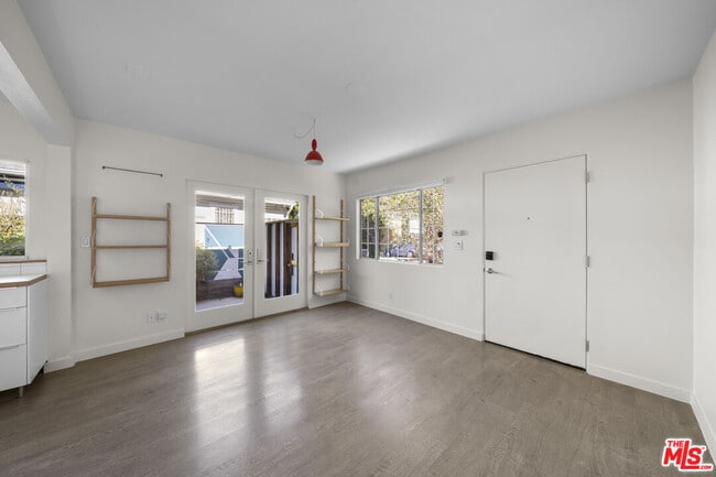 Photo - 953 N Hoover St