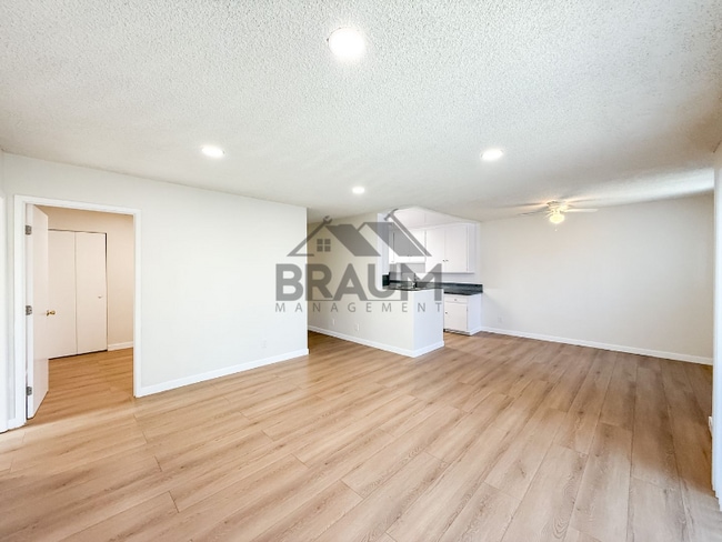 Photo - 6041 Whitsett Ave Unit 201