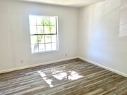 Photo - Lovely 2 Bed/2 Bath with Hardwood Floors, ... House