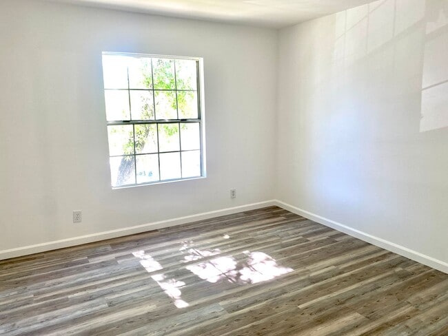 Photo - Lovely 2 Bed/2 Bath with Hardwood Floors, ...