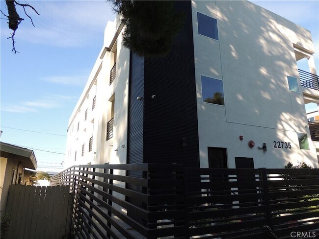 Photo - 22735 Del Valle St Unit 5