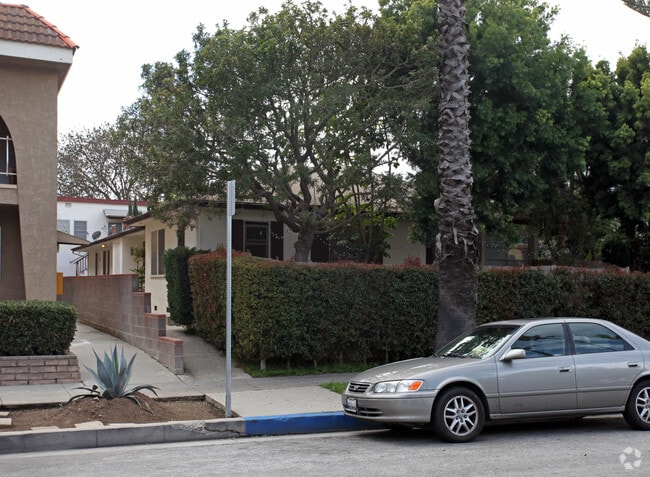 Primary Photo - 1318 19th St Rental