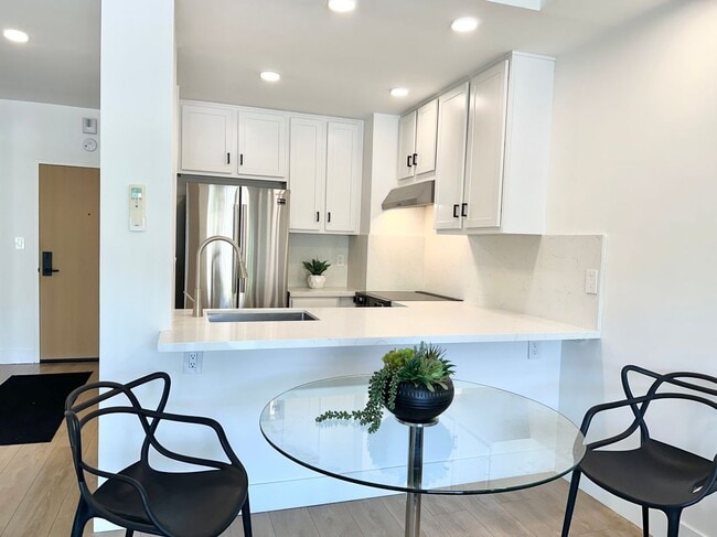 Photo - 999 N Doheny Dr Unit Apt 904