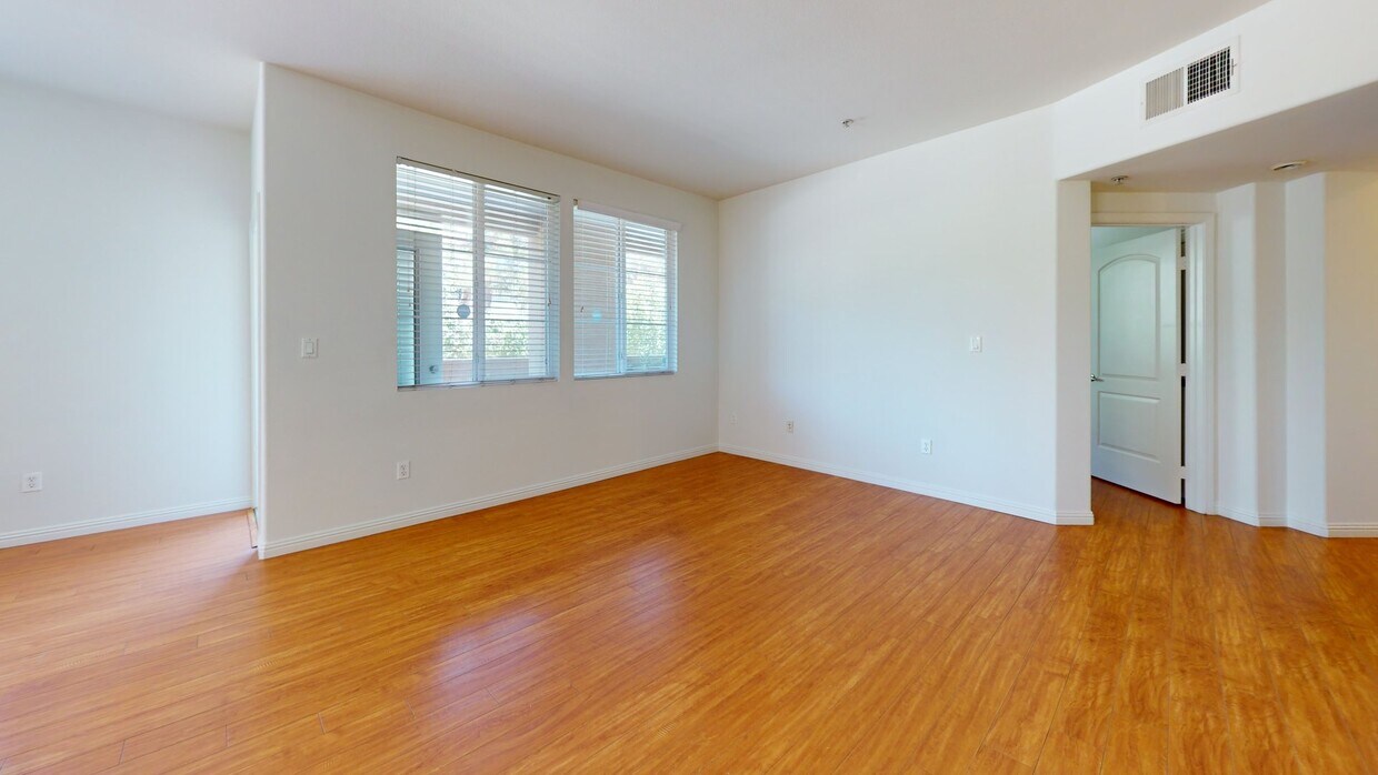 3D Tour - 360 W Ave 26 Unit 107