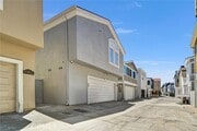 Photo - 206 E Balboa Blvd House