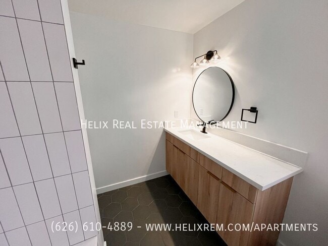 Building Photo - 1313 Huntington Dr Unit 2