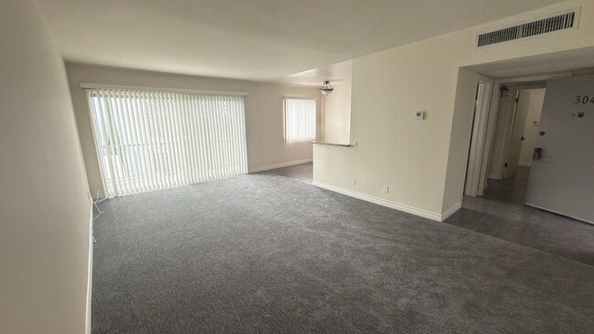 Photo - 13820 Victory Blvd