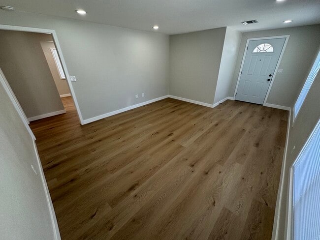 Photo - 8932 Grand Ave