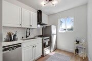 Photo - Newly renovated studio apartment with park... Unit E