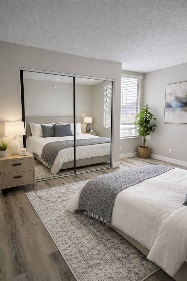 Photo - Chateau Lakeside Apartments