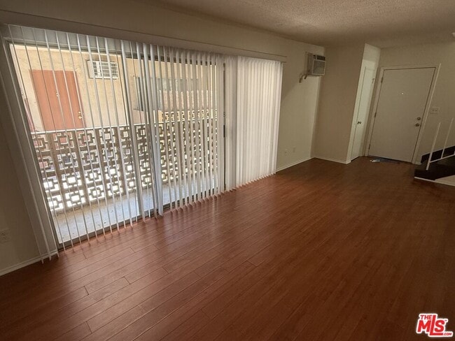 Photo - 18444 Collins St Unit 4