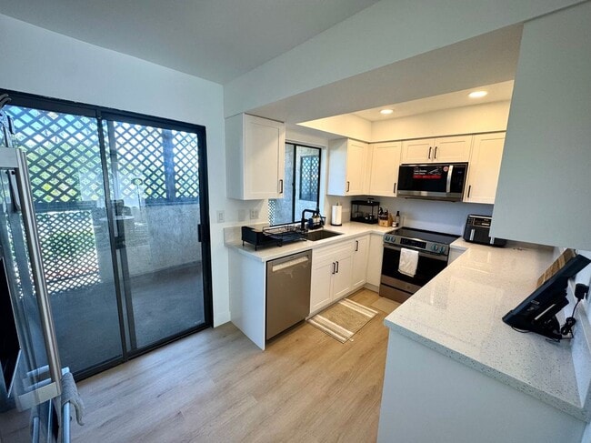 Photo - 400 S Flower St