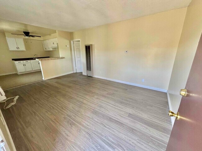 Photo - 810 W Duarte Rd