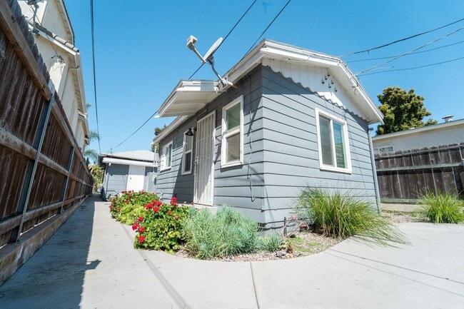 Photo - 4653-4655 Utah St. Unit 4653 1/2