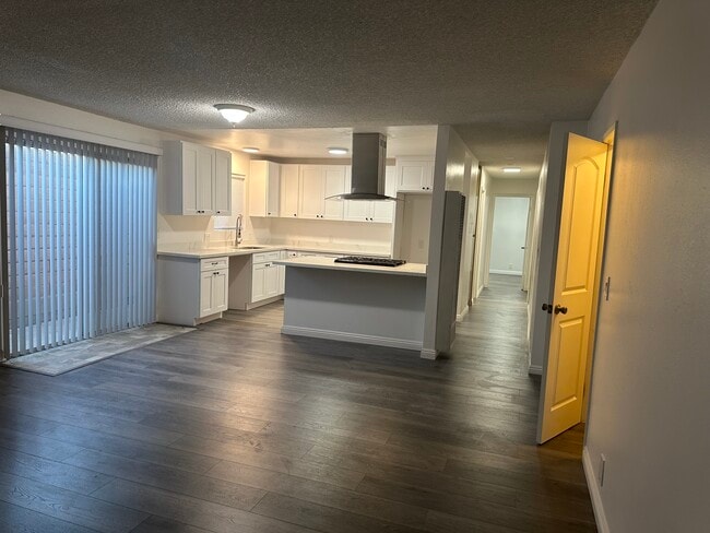 Photo - 244 S 10th St