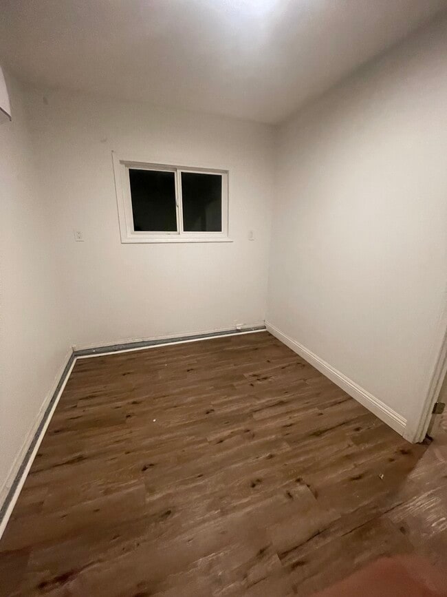 Room 1 - 23592 Flight St