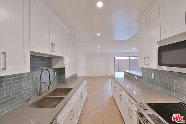 Photo - 136 S Palm Dr Unit 103