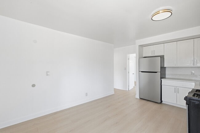 Photo - 1805 W 80th St