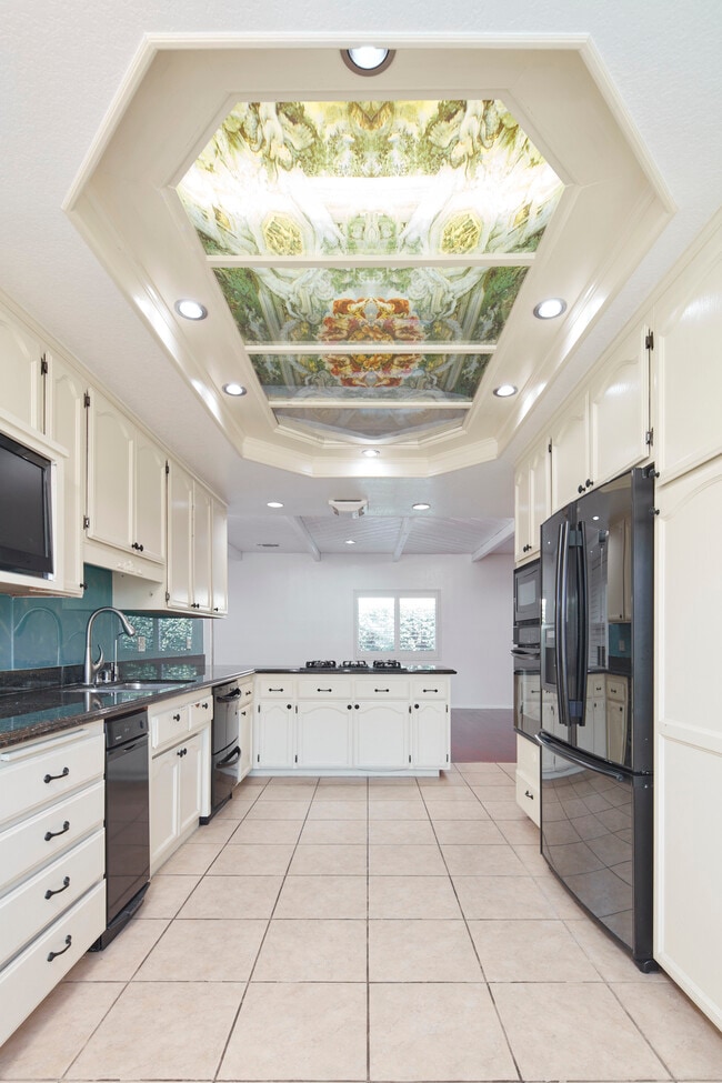 Photo - 1430 Lovell Ave