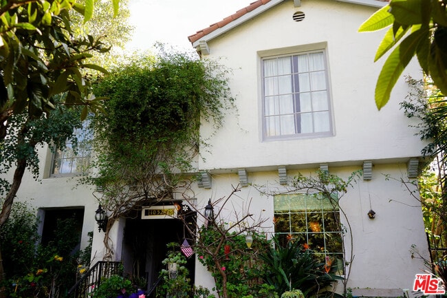 Building Photo - 10520 Eastborne Ave Unit 3