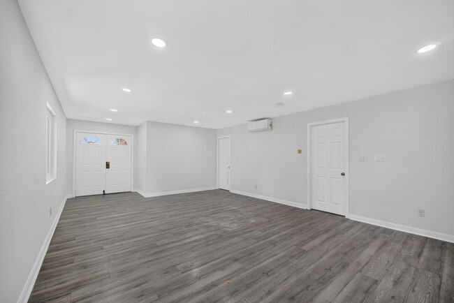 Living/Dining room - 9817 Holmes Ave