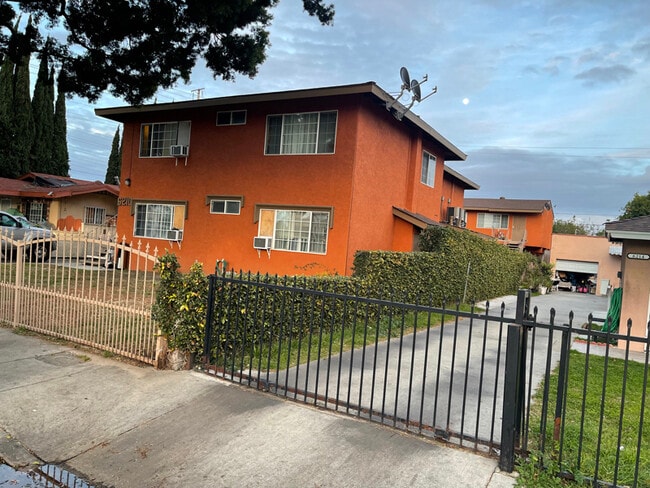 Building Photo - 6210 Prospect Ave Rental