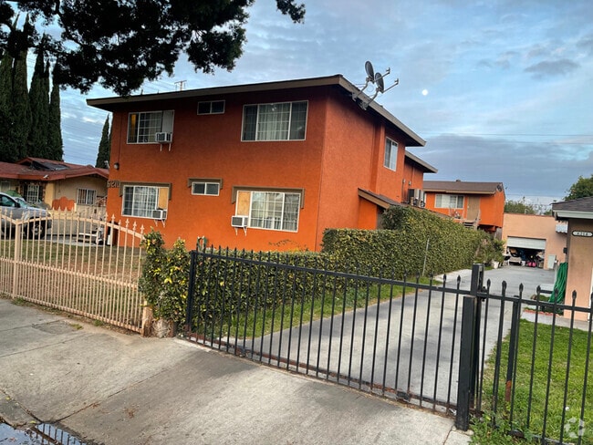 Building Photo - 6210 Prospect Ave Rental