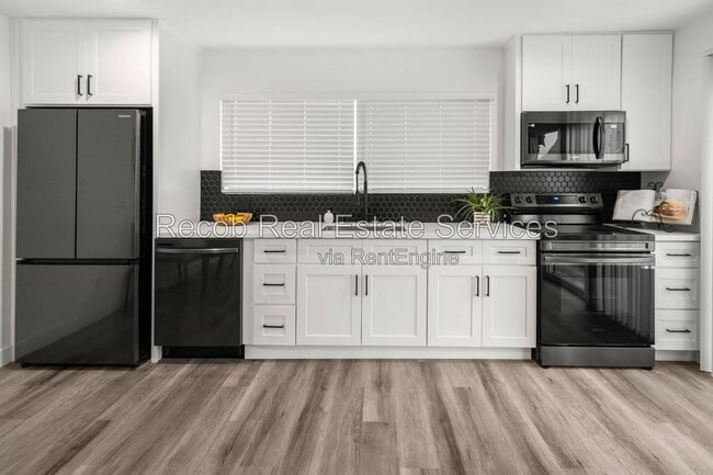 Photo - 4988 Genesee Ave Unit 4980