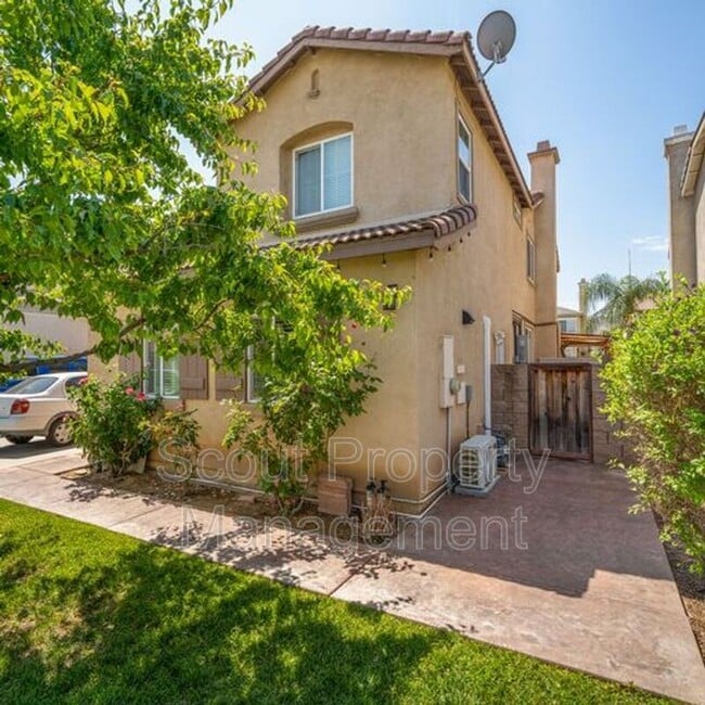 Building Photo - 4643 Cove St