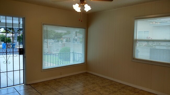 Photo - 670 Willow Ave