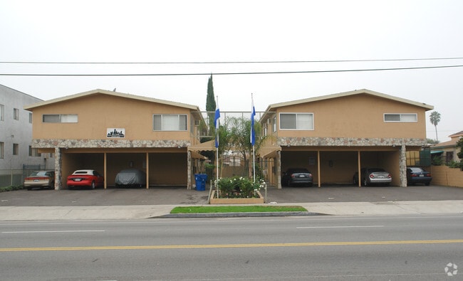 Primary Photo - 5725-29 Vineland Ave