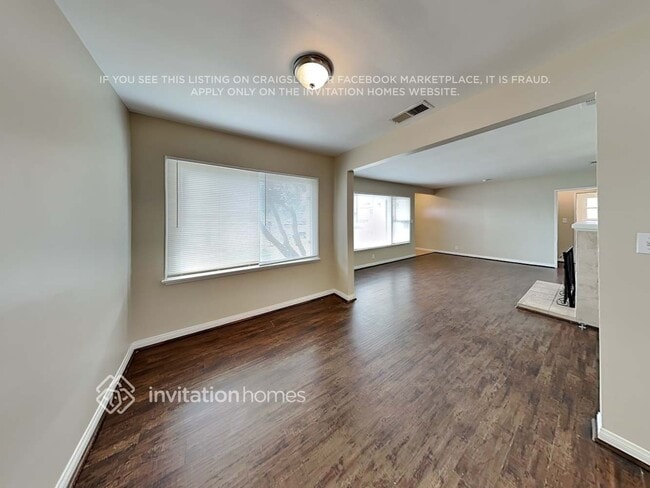 Photo - 18601 Victory Blvd