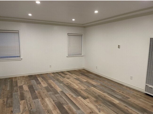 Photo - 9517 Kauffman Ave