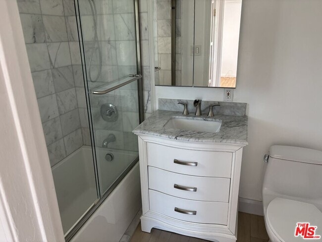 Photo - 8437 Lilienthal Ave