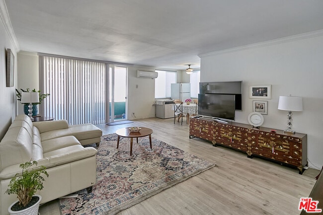 Photo - 514 S Harvard Blvd Unit 306